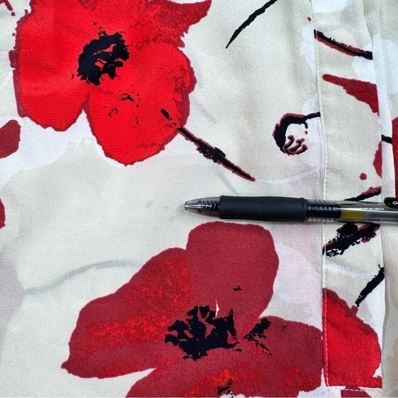 J. Crew 💯% Silk Blouse in ivory poppy floral print. Size Small. Lightweight - Picture 3 of 13